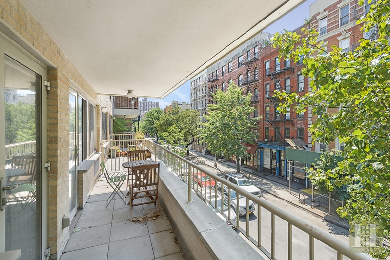 Photo 1 of 525 East 11th Street, East Village, NYC, $4,200, Web #: 17141584