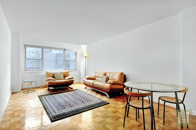 Photo 1 of 321 East 48th Street, Midtown East, NYC, $3,200, Web #: 17162651