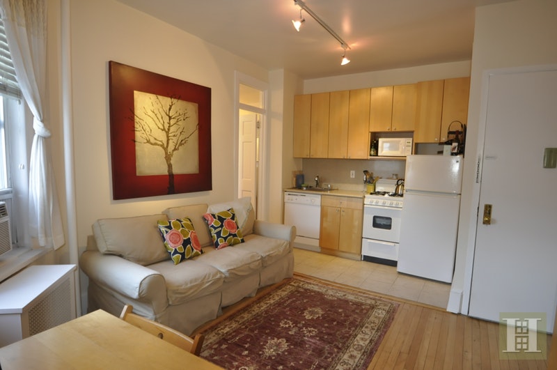 Photo 1 of 140 West 71st Street 8F, Upper West Side, NYC, $2,750, Web #: 17167299