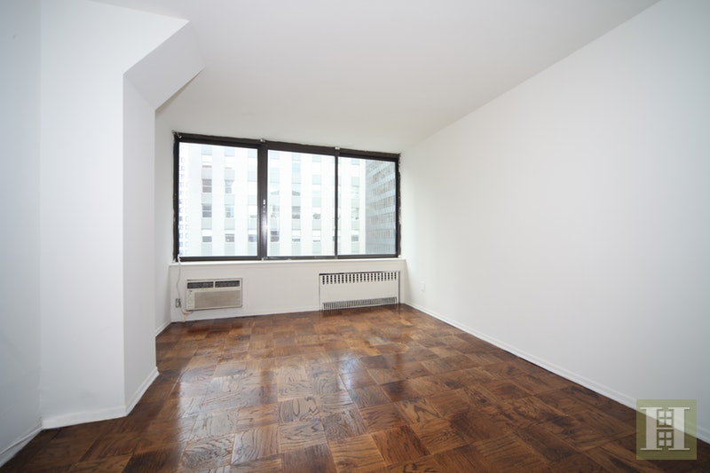 Photo 1 of 160 Front Street 4A, Lower Manhattan, NYC, $3,550, Web #: 17269773