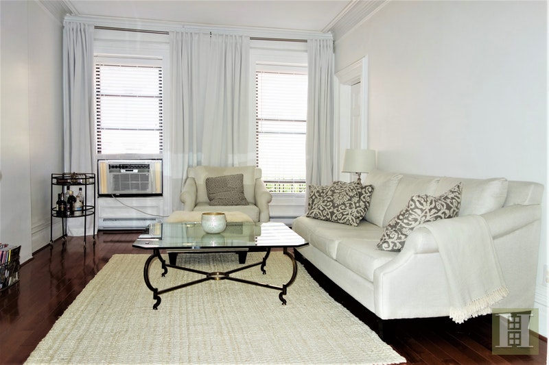 Photo 1 of 458 West 49th Street 3, Midtown West, NYC, $3,500, Web #: 17366627