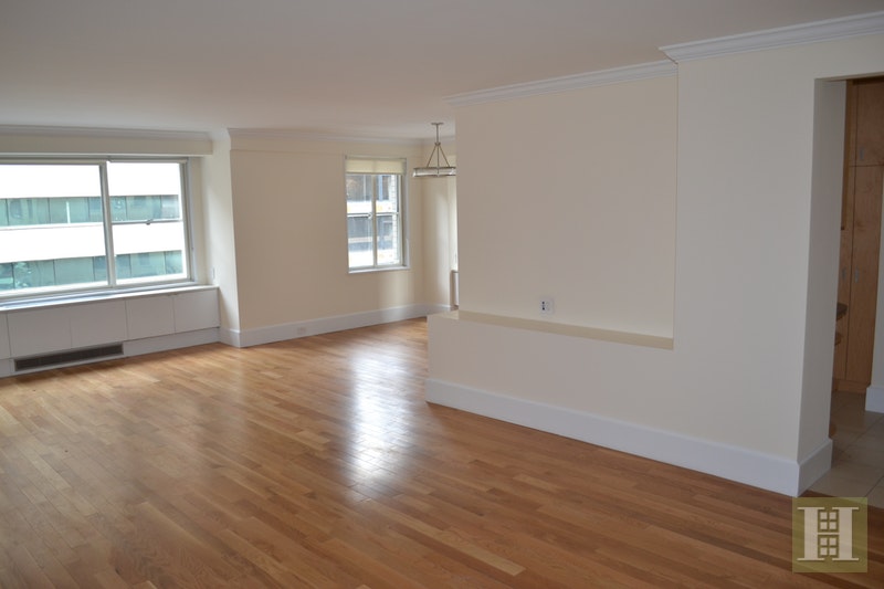 Photo 1 of 60 West 57th Street, Midtown West, NYC, $4,775, Web #: 17406335