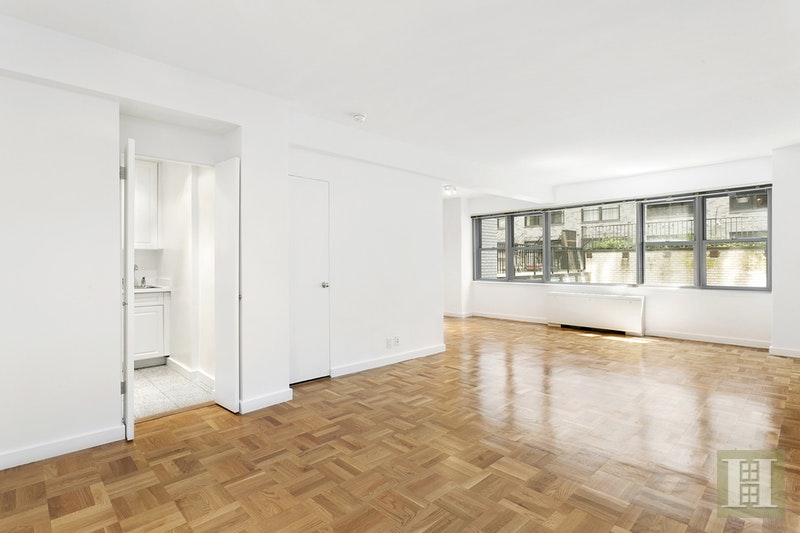 Photo 1 of 210 East 58th Street, Midtown East, NYC, $2,850, Web #: 17448909