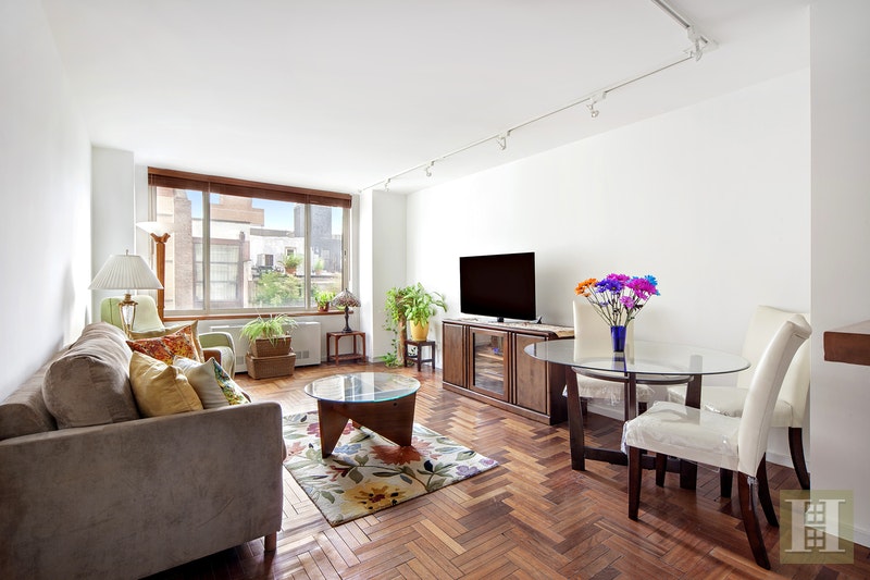 Photo 1 of 2373 Broadway 1535, Upper West Side, NYC, $950,000, Web #: 17466601