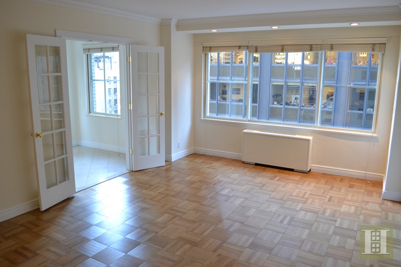 Photo 1 of 57th/5th No Fee Two Bedroom, Midtown West, NYC, $5,700, Web #: 17565778