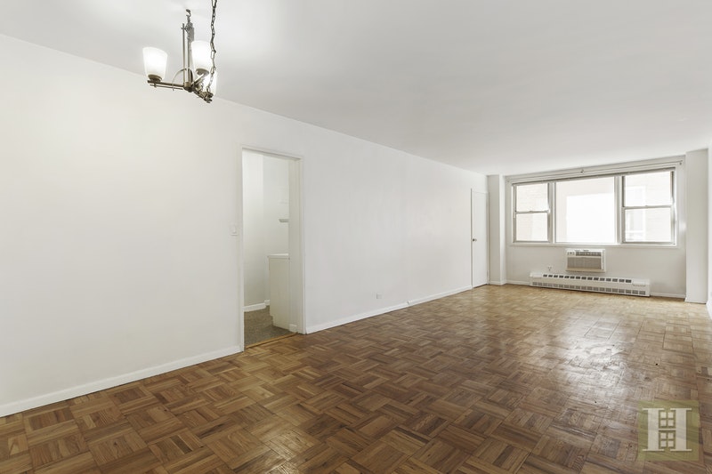 Photo 1 of 215 East 80th Street, Upper East Side, NYC, $3,400, Web #: 17580942