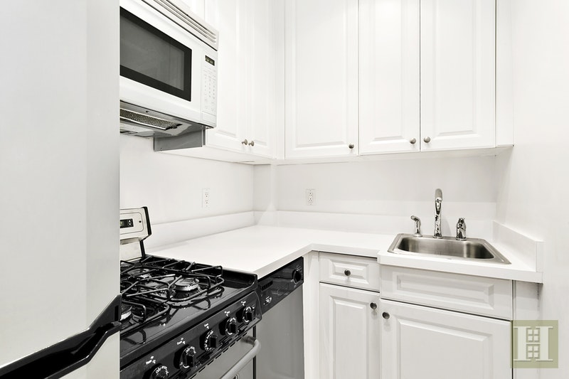 Photo 1 of 210 East 58th Street, Midtown East, NYC, $2,450, Web #: 17601959