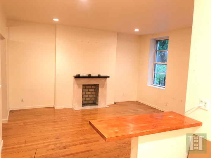 Photo 1 of 437 East 6th Street 5R, East Village, NYC, $2,400, Web #: 17731135
