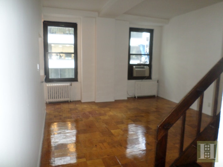 Photo 1 of 160 Front Street 7H, Lower Manhattan, NYC, $2,100, Web #: 17736705