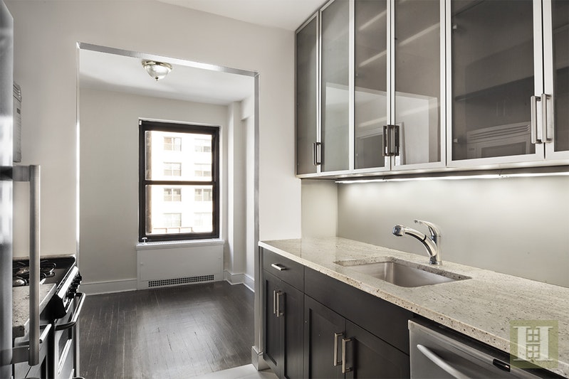 Photo 1 of 56 Seventh Avenue 4L, West Village, NYC, $3,375, Web #: 17751231