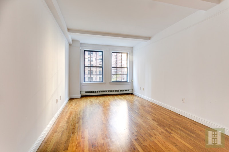 Photo 1 of 17 Park Avenue 402, Midtown East, NYC, $3,681, Web #: 17804477