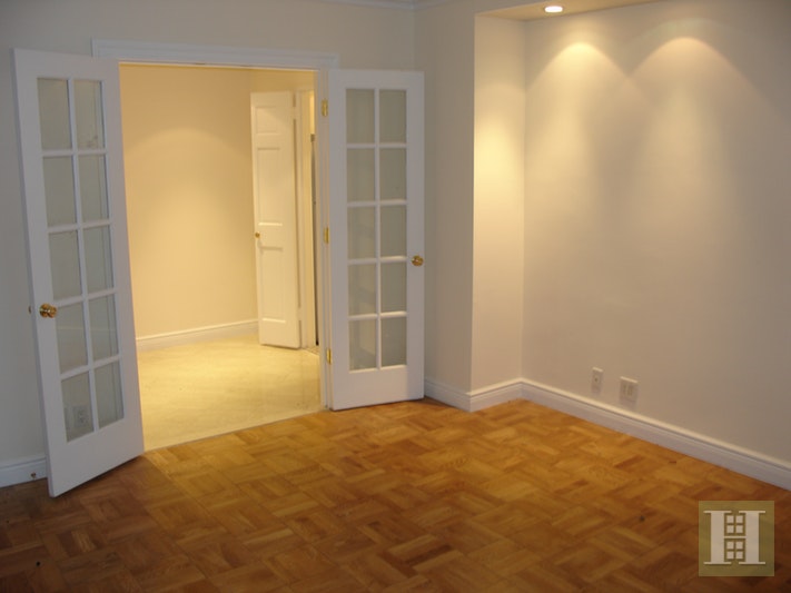 Photo 1 of 57th/5th Huge Alcove Studio, Midtown West, NYC, $3,050, Web #: 17815500