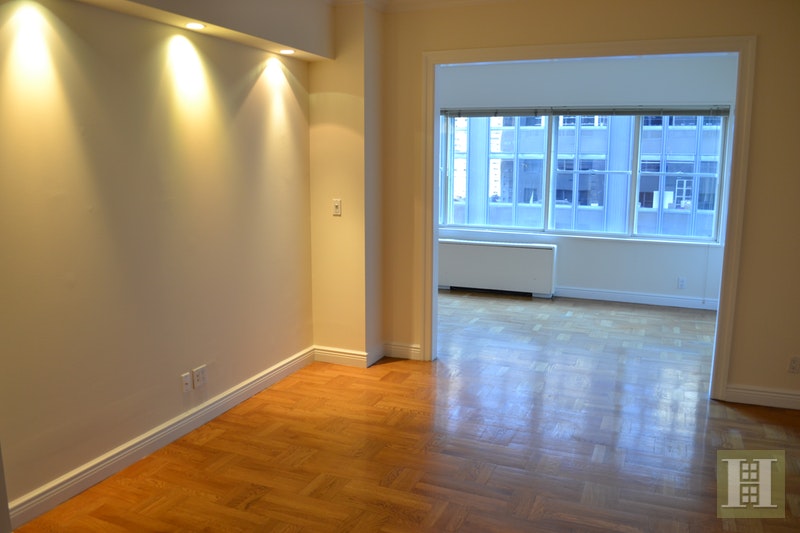 Photo 1 of 57th/5th Huge No Fee Alcove Studio, Midtown West, NYC, $2,900, Web #: 17815515