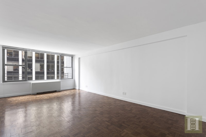 Photo 1 of 65 West 55th Street, Midtown West, NYC, $4,450, Web #: 17842448