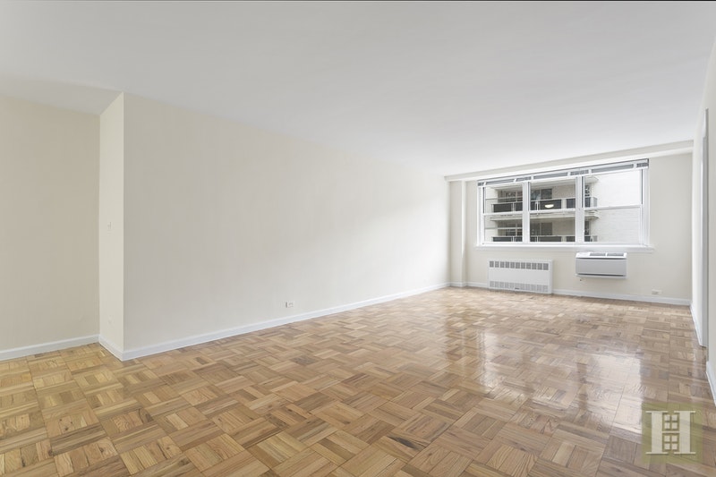 Photo 1 of Huge  Bright  Corner Split 2 Bedroom , Gramercy Park, NYC, $5,395, Web #: 17988816