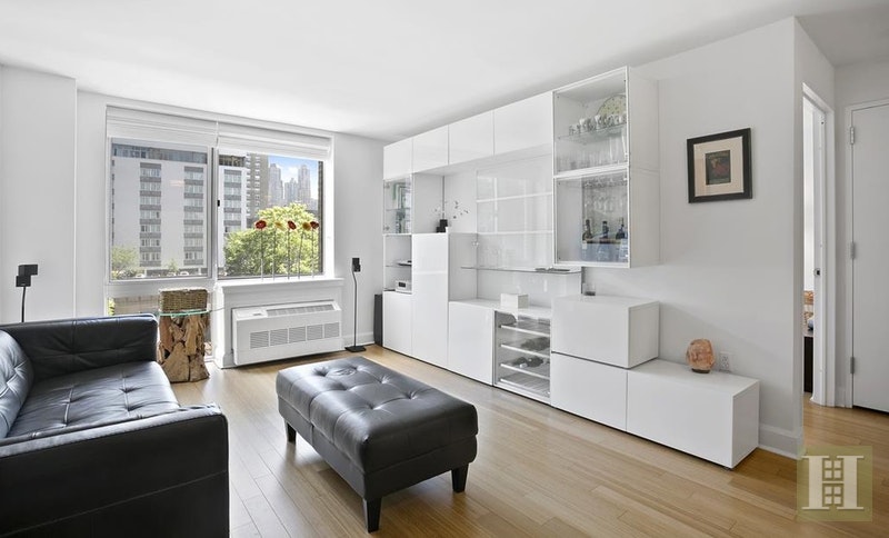 Photo 1 of 505 West 47th Street 3Cn, Midtown West, NYC, $3,200, Web #: 18000342