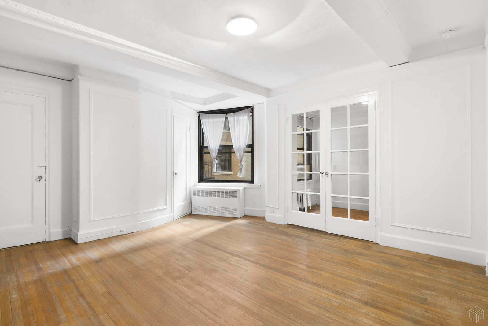 Photo 1 of 12 East 97th Street 3L, Upper East Side, NYC, $390,000, Web #: 18019506