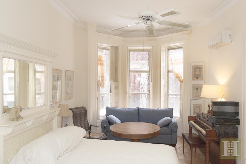 Photo 1 of 305 West 89th Street, Upper West Side, NYC, $2,300, Web #: 18019709