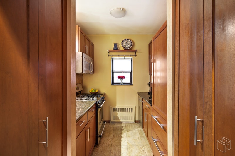 Photo 1 of 255 West 92nd Street 3B, Upper West Side, NYC, $899,000, Web #: 18069851