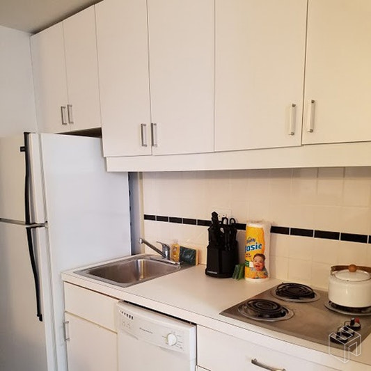 Photo 1 of 150 West 51st Street, Midtown West, NYC, $3,550, Web #: 18190950