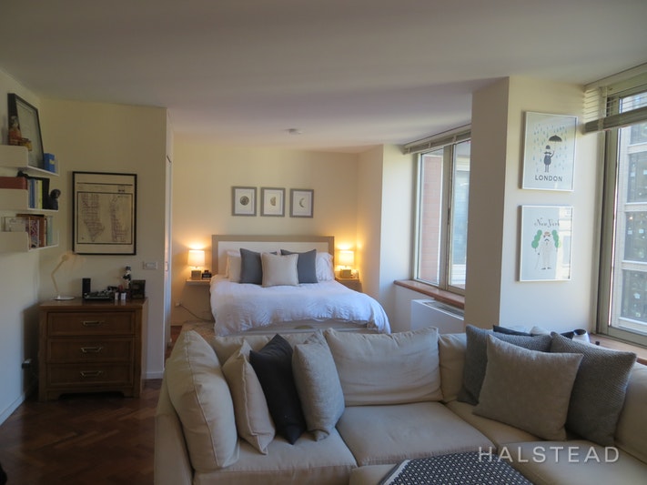 Photo 1 of 2373 Broadway 725, Upper West Side, NYC, $2,700, Web #: 18215056