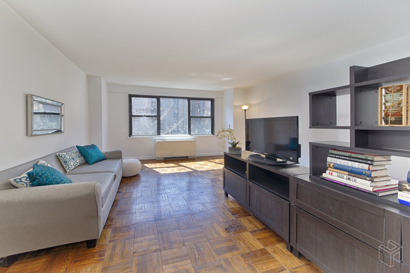 Photo 1 of 201 East 25th Street 4B, Gramercy Park, NYC, $487,500, Web #: 18260628