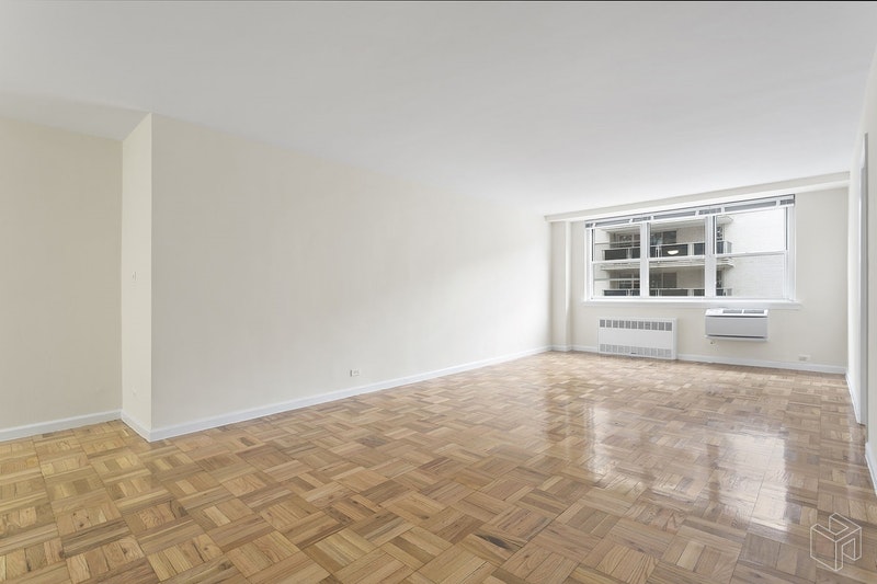 Photo 1 of 201 East 19th Street 2H, Gramercy Park, NYC, $4,995, Web #: 18300813