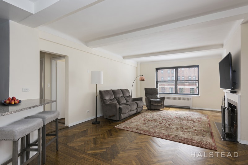 Photo 1 of 230 East 48th Street 4F, Midtown East, NYC, $4,975, Web #: 18308643
