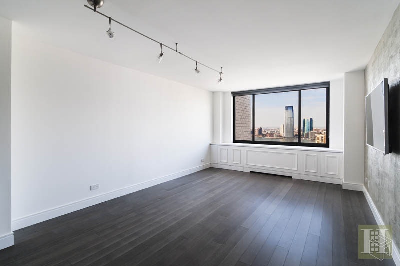 Photo 1 of 200 Rector Place, Battery Park City, NYC, $3,800, Web #: 18312474