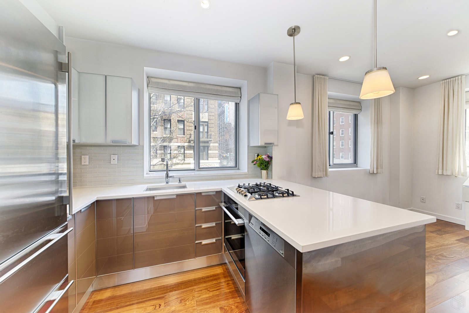 Photo 1 of 148 East 19th Street 2C, Gramercy Park, NYC, $950,000, Web #: 18334354