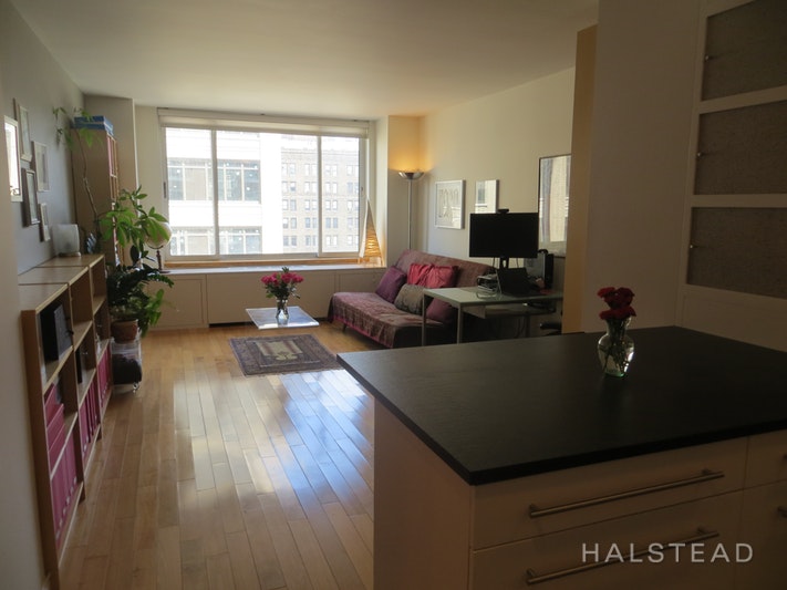 Photo 1 of 2373 Broadway 1527, Upper West Side, NYC, $3,800, Web #: 18334620