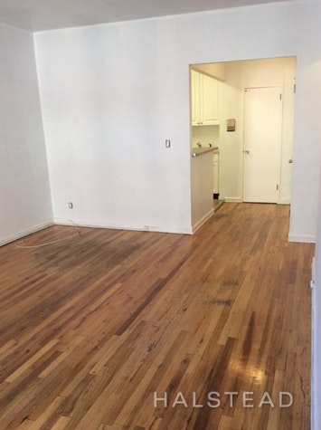 Photo 1 of 406 West 51st Street 4A, Midtown West, NYC, $2,650, Web #: 18345445
