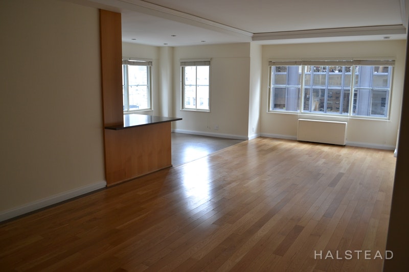 Photo 1 of 57th/5th Huge No Fee 2 Bedroom, Midtown West, NYC, $6,200, Web #: 18354002