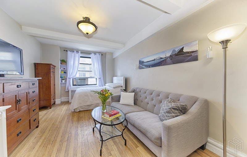 Photo 1 of 121 West 72nd Street 4A, Upper West Side, NYC, $430,000, Web #: 18373290