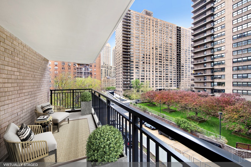 Photo 1 of 140 West End Avenue 4H, Upper West Side, NYC, $1,300,000, Web #: 18392367
