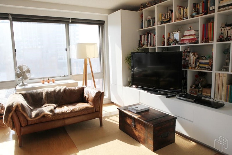 Photo 1 of 555 West 23rd Street, Chelsea, NYC, $2,995, Web #: 18405775
