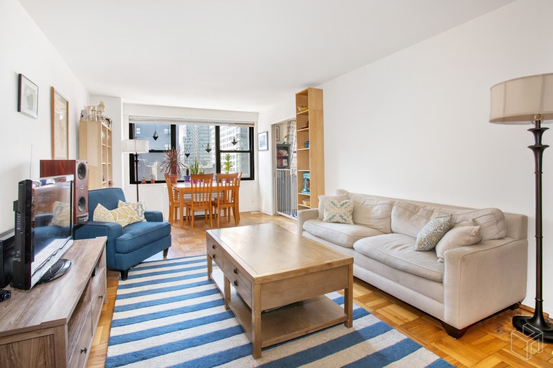 Photo 1 of 201 East 25th Street 8D, Gramercy Park, NYC, $3,950, Web #: 18406128