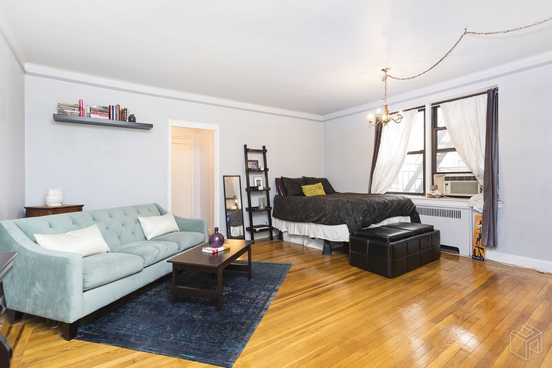 Photo 1 of 245 East 37th Street 5C, Midtown East, NYC, $340,000, Web #: 18442698