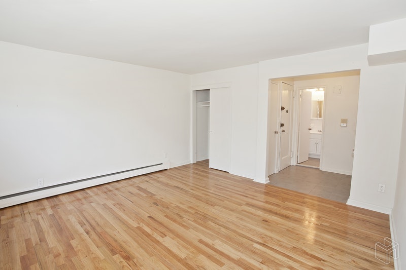 Photo 1 of 216 East 13th Street 3S, East Village, NYC, $2,250, Web #: 18447676