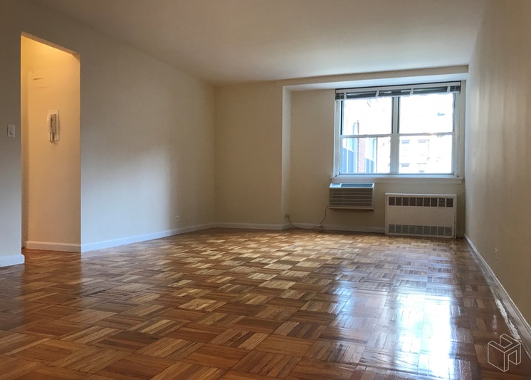 Photo 1 of 201 East 19th Street 4A, Gramercy Park, NYC, $2,795, Web #: 18487875