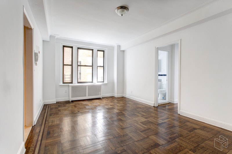 Photo 1 of 222 West 83rd Street 6H, Upper West Side, NYC, $3,395, Web #: 18502246