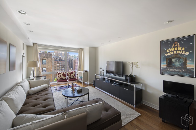 Photo 1 of 200 West End Avenue 17B, Upper West Side, NYC, $1,380,000, Web #: 18527373