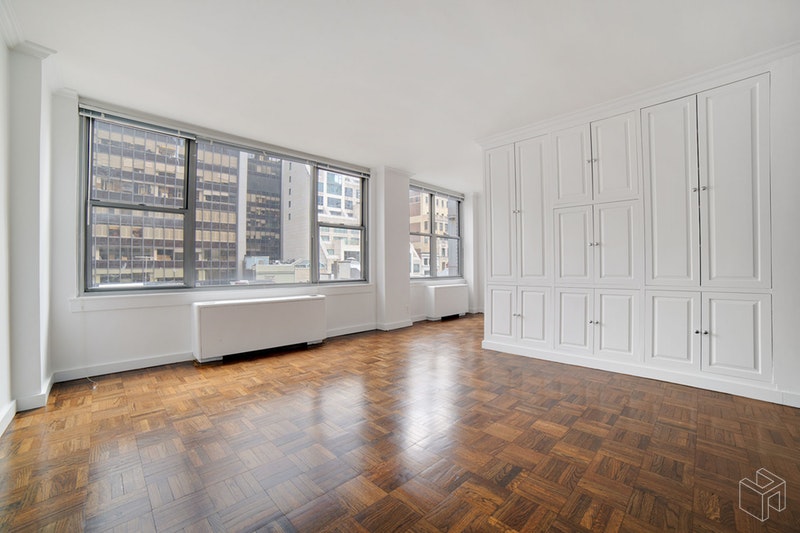 Photo 1 of 65 West 55th Street 8A, Midtown West, NYC, $2,885, Web #: 18528006