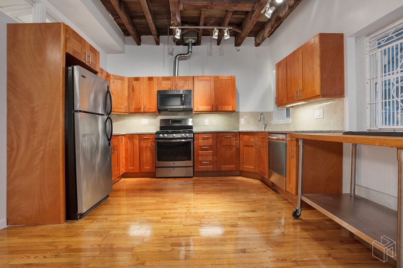 Photo 1 of 131 West 21st Street 2, Chelsea, NYC, $4,300, Web #: 18607356