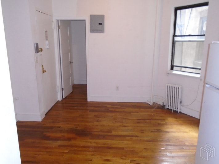 Photo 1 of 630 East 9th Street, East Village, NYC, $3,000, Web #: 18619119