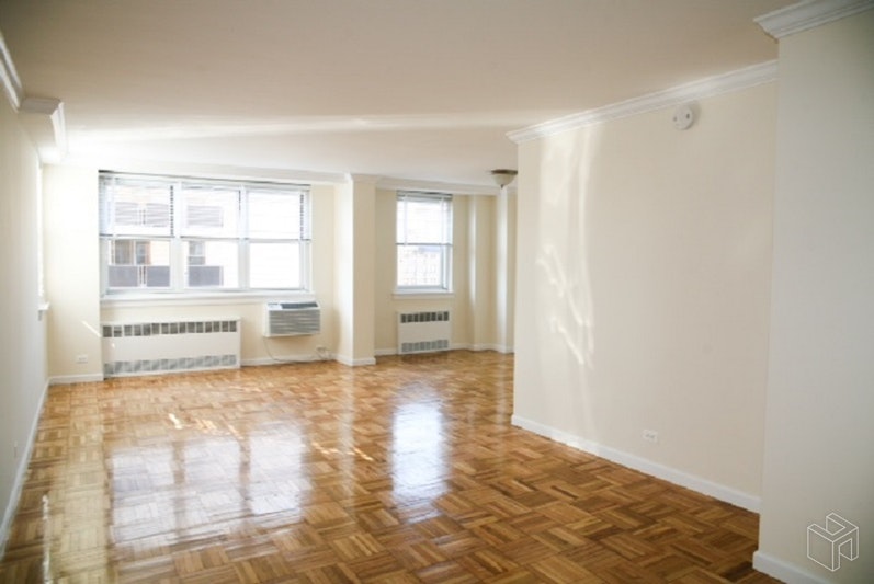 Photo 1 of 201 East 19th Street, Gramercy Park, NYC, $3,225, Web #: 18624241