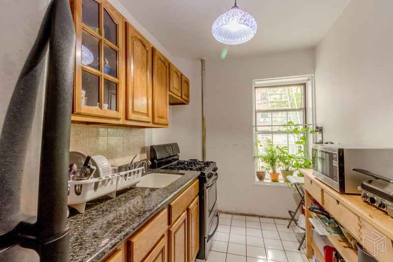 Photo 1 of 51 -42 30th Ave, Woodside, Queens, NY, $329,000, Web #: 18639291