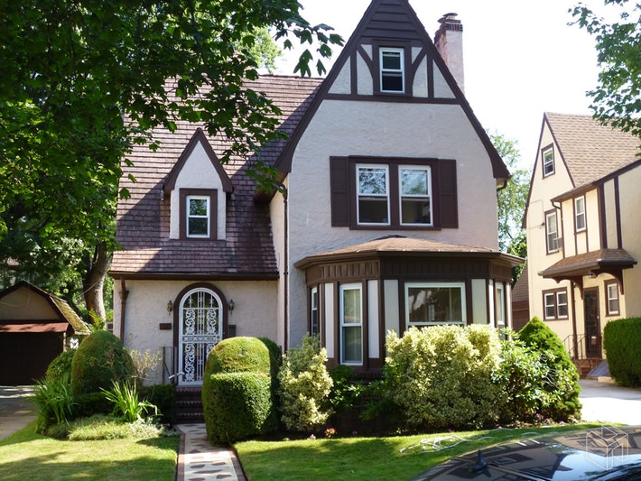 Photo 1 of 70-51 Juno Street, House, Forest Hills, Queens, NY, $4,600, Web #: 18658685