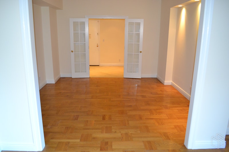 Photo 1 of 57th/5th Huge No Fee Alcove Studio, Midtown West, NYC, $3,100, Web #: 18689817