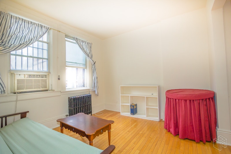 Photo 1 of 305 West 89th Street Ph, Upper West Side, NYC, $2,400, Web #: 18696072